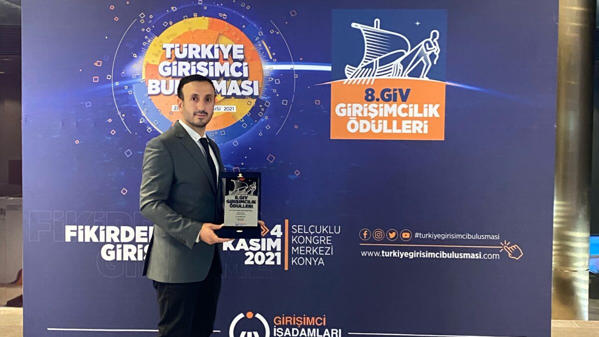 Dr. Mustafa Unal won the major entrepreneurship award in Turkey